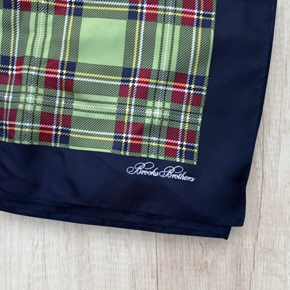 Brooks Brothers Silk Plaid Scarf Green Red Holiday Christmas Navy Check Pattern - Picture 4 of 4